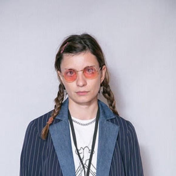 Meet your Posher, Susanna - Picture 1 of 1